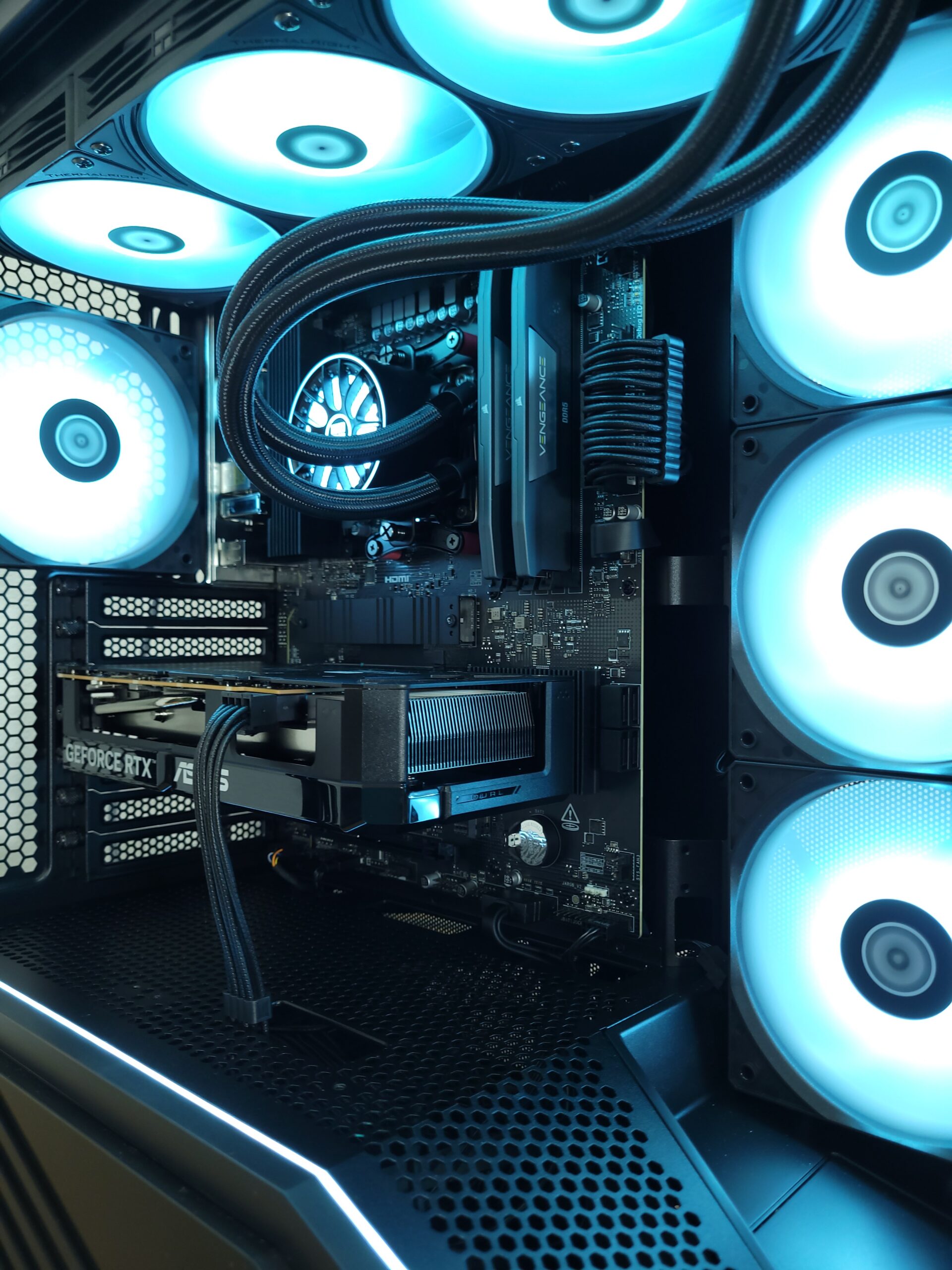 PC Gaming Ryzen 7 9800X3D | RTX 5060 TI | 32 GB DDR5 | 1TB NVMe - Image 4
